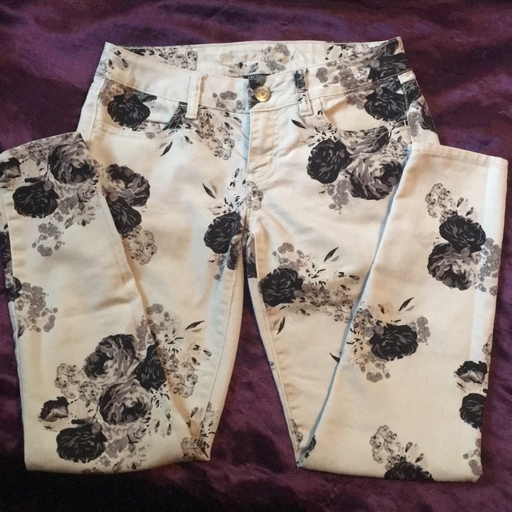 American Eagle White Roses Stretch Jeggings